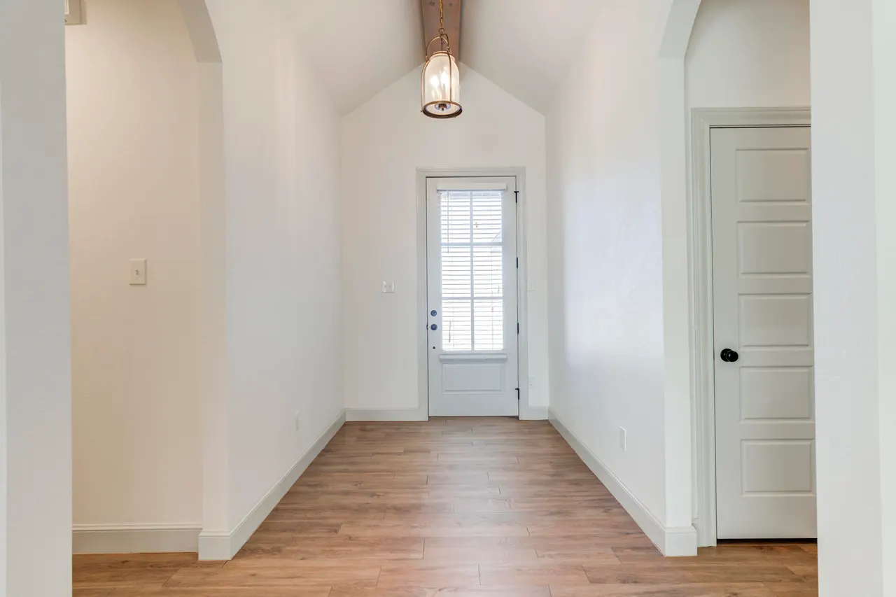 Photo 5 — 6805 51st Street, Lubbock, TX 79407