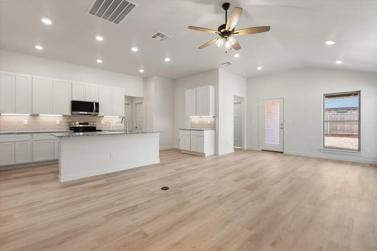 Photo 9 — 2421 Aberdeen Avenue, Wolfforth, TX 79382