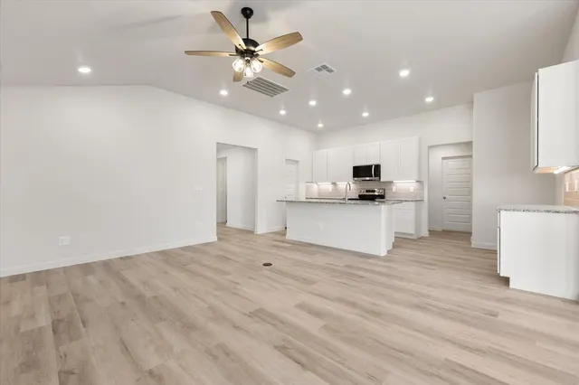 Photo 7 — 2421 Aberdeen Avenue, Wolfforth, TX 79382