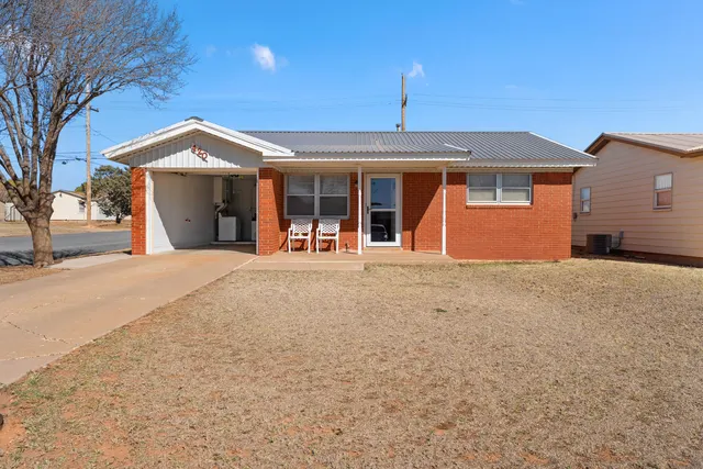 Photo 2 — 420 7th Street, Wolfforth, TX 79382
