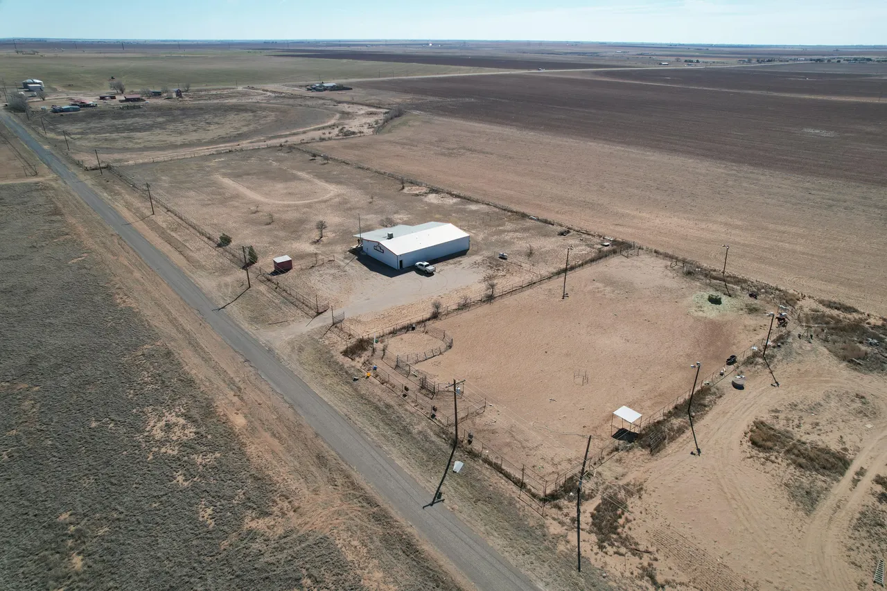 Photo 2 — 5608 Cactus Drive, Levelland, TX 79336
