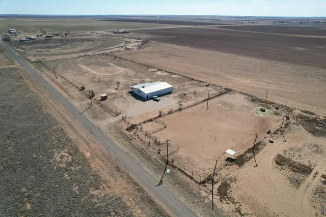 Photo 2 — 5608 Cactus Drive, Levelland, TX 79336