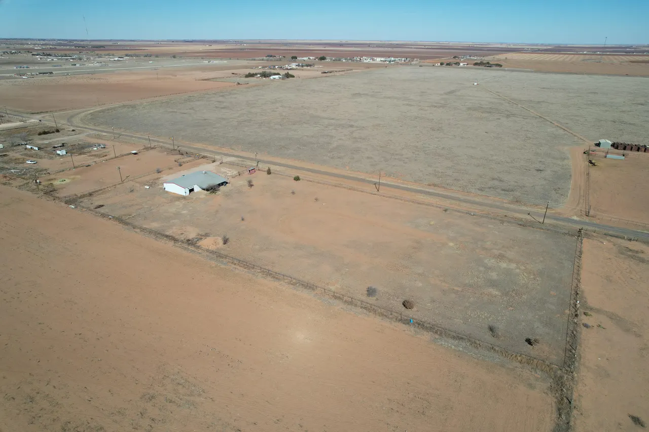 Photo 10 — 5608 Cactus Drive, Levelland, TX 79336