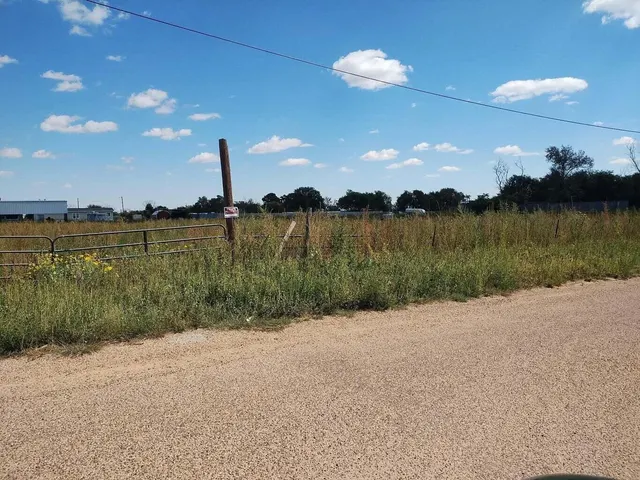 Front exterior — Peach Avenue, Lubbock, TX 79403