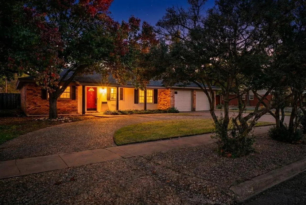 Photo 3 — 3433 60th Street, Lubbock, TX 79413