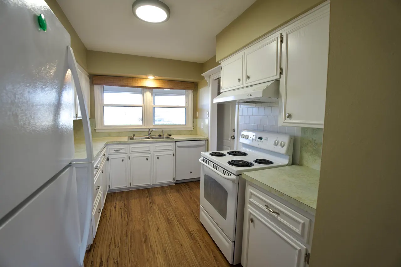 Photo 4 — 3707 32nd Street, Lubbock, TX 79410
