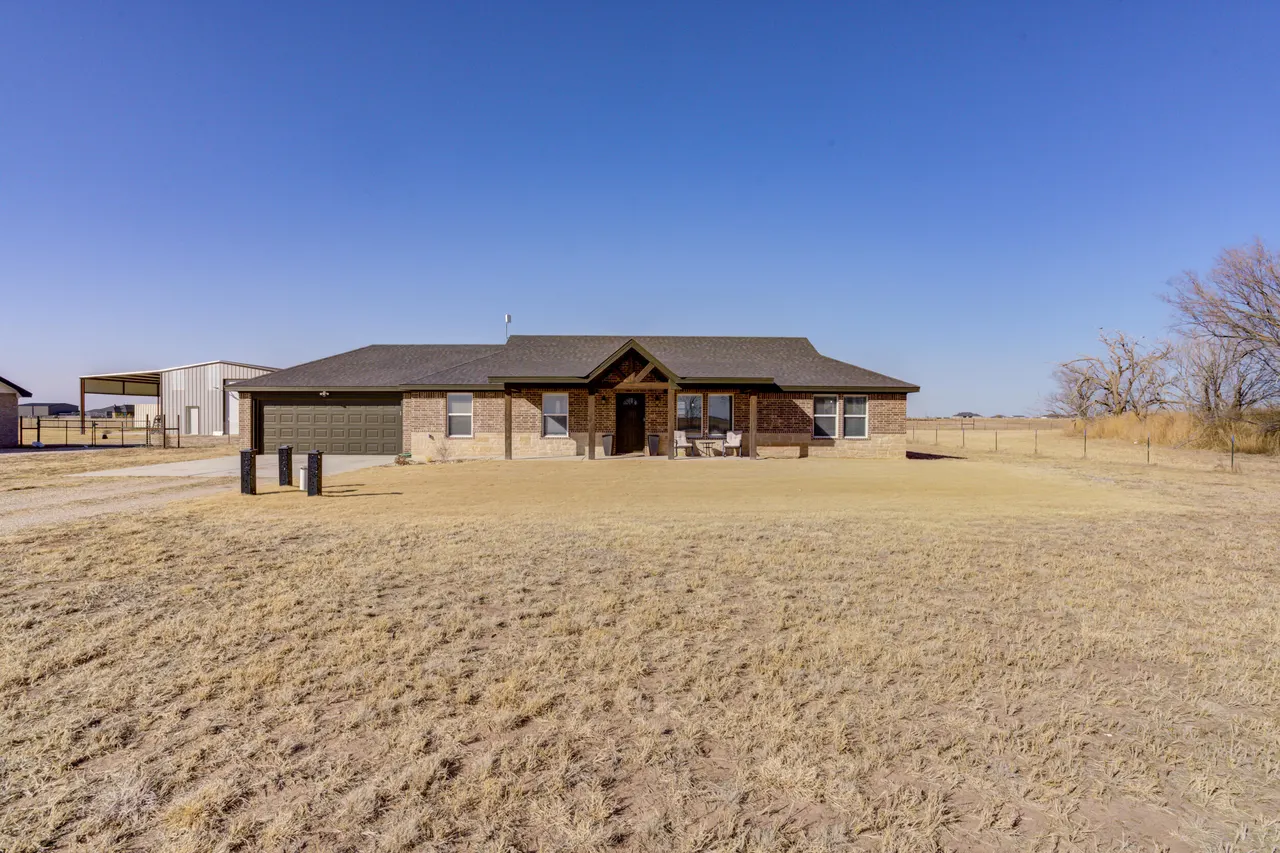 Front exterior — 7419 E County Road 6000, Idalou, TX 79329