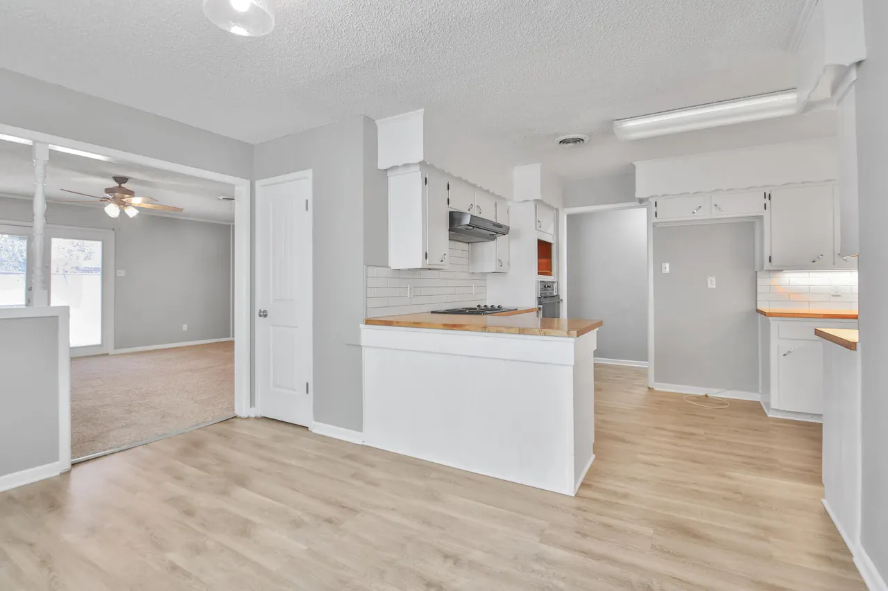 Photo 7 — 5424 30th Street, Lubbock, TX 79407