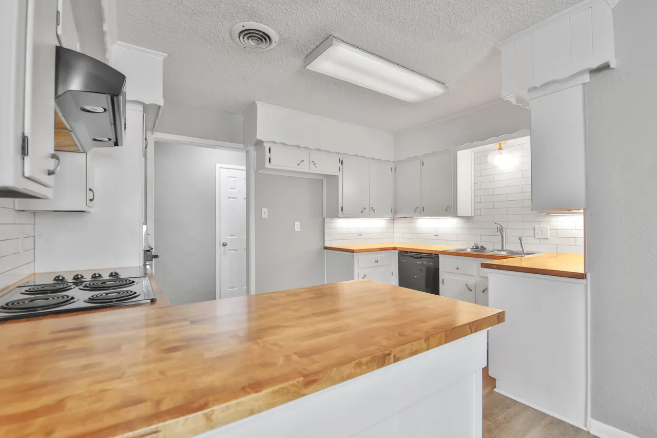 Photo 9 — 5424 30th Street, Lubbock, TX 79407