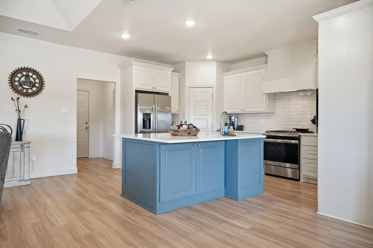 Photo 11 — 6915 51st Street, Lubbock, TX 79407