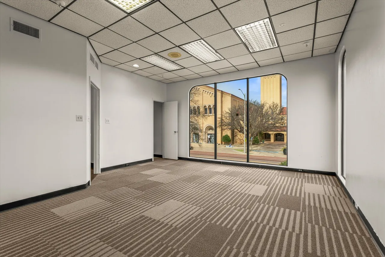 Photo 15 — 1919 Broadway Street, Lubbock, TX 79401