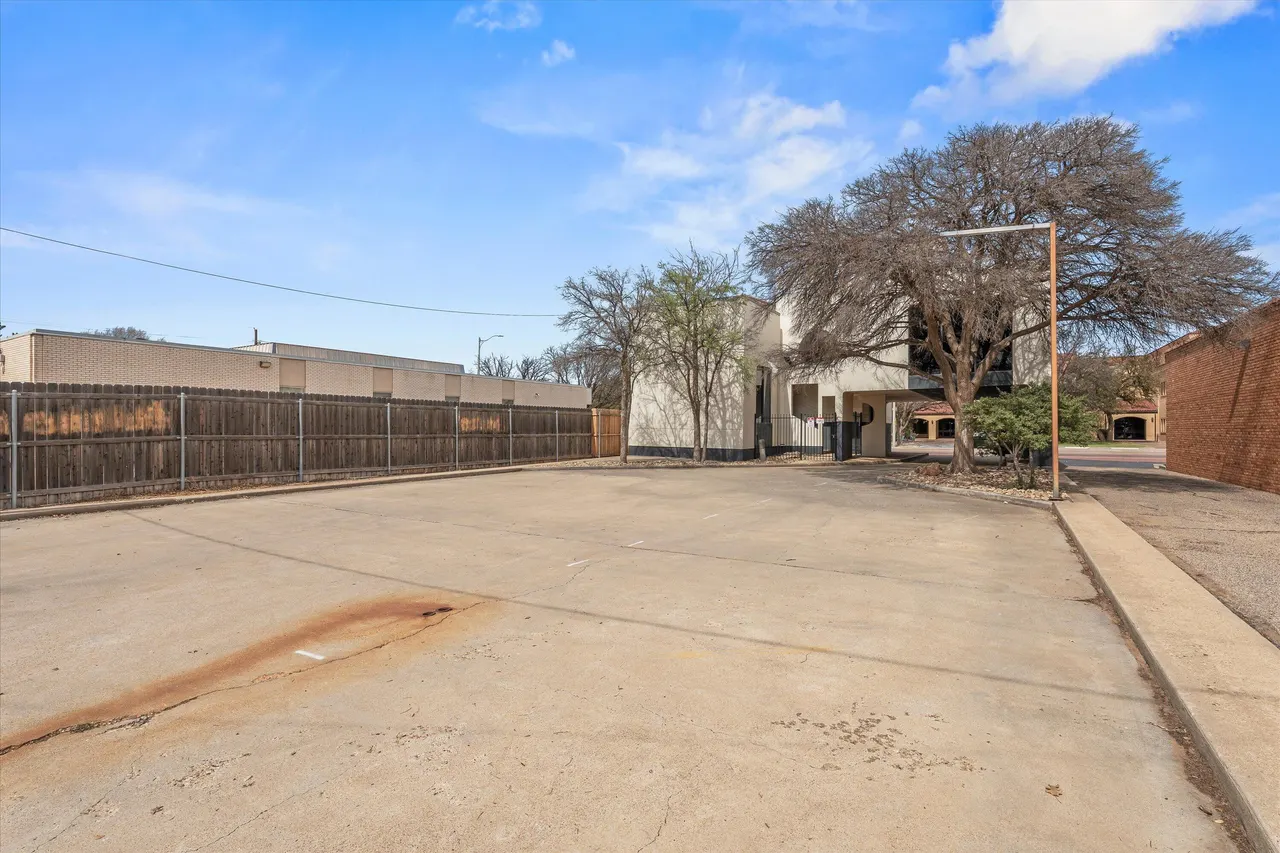 Photo 23 — 1919 Broadway Street, Lubbock, TX 79401