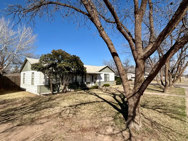 Photo 4 — 4002 33rd Street, Lubbock, TX 79410