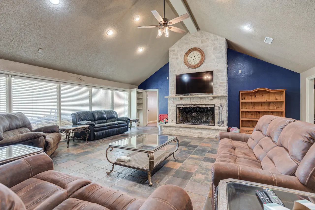 Photo 5 — 7601 Canton Avenue, Lubbock, TX 79423
