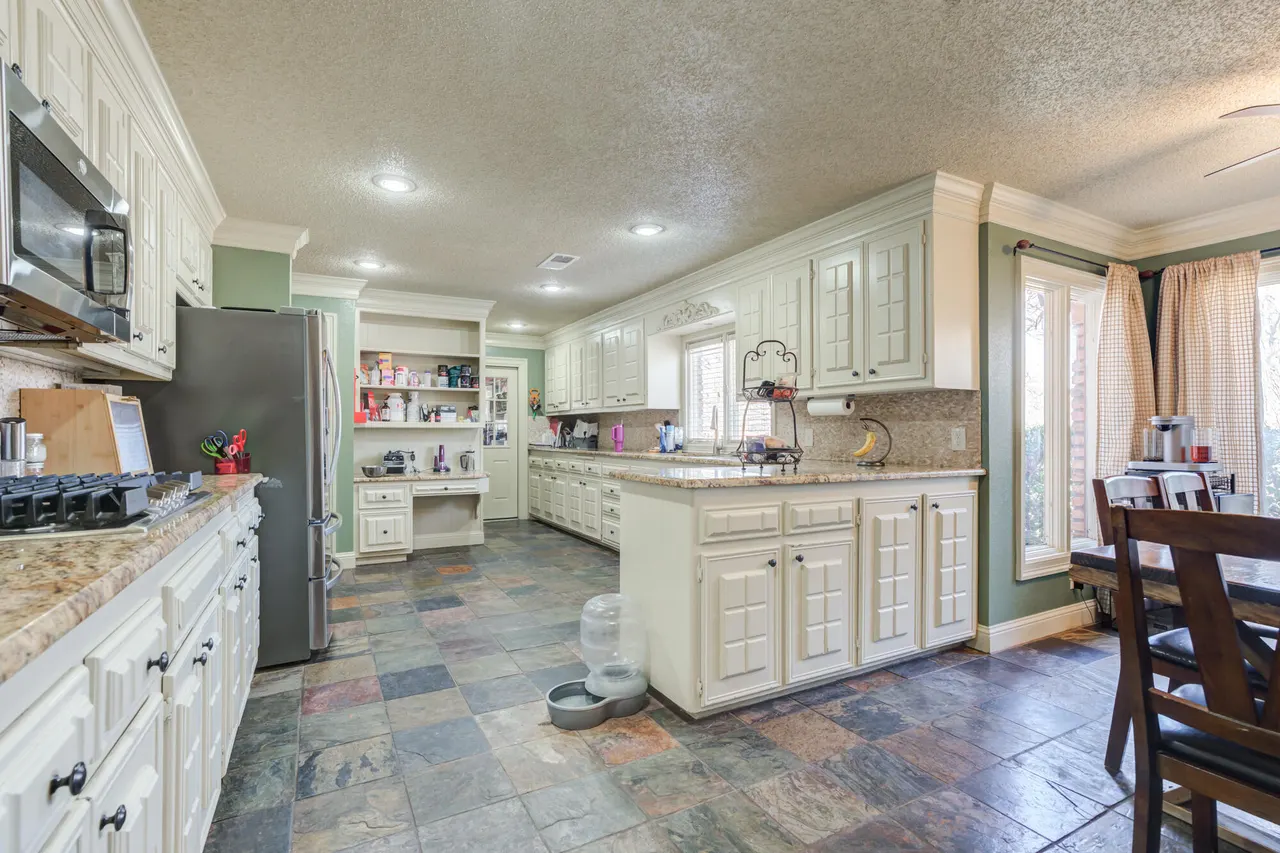 Photo 14 — 7601 Canton Avenue, Lubbock, TX 79423