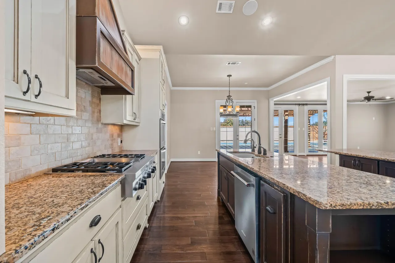 Photo 17 — 1405 11th Place, Shallowater, TX 79363