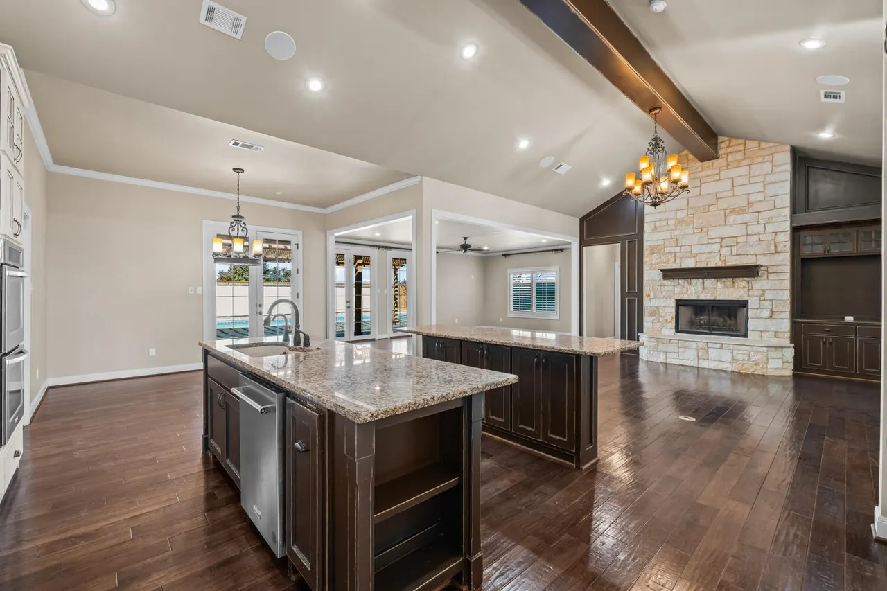 Photo 3 — 1405 11th Place, Shallowater, TX 79363