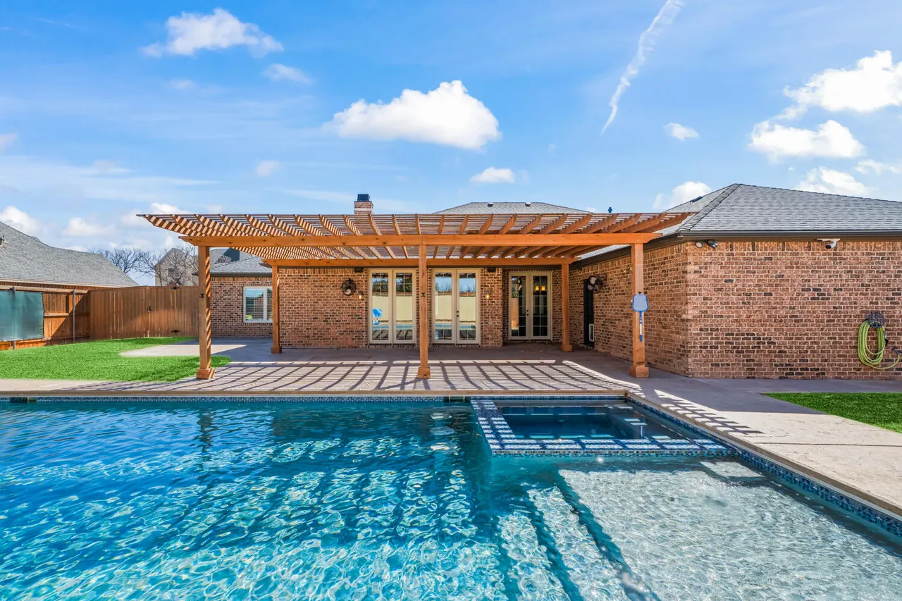 Photo 2 — 1405 11th Place, Shallowater, TX 79363