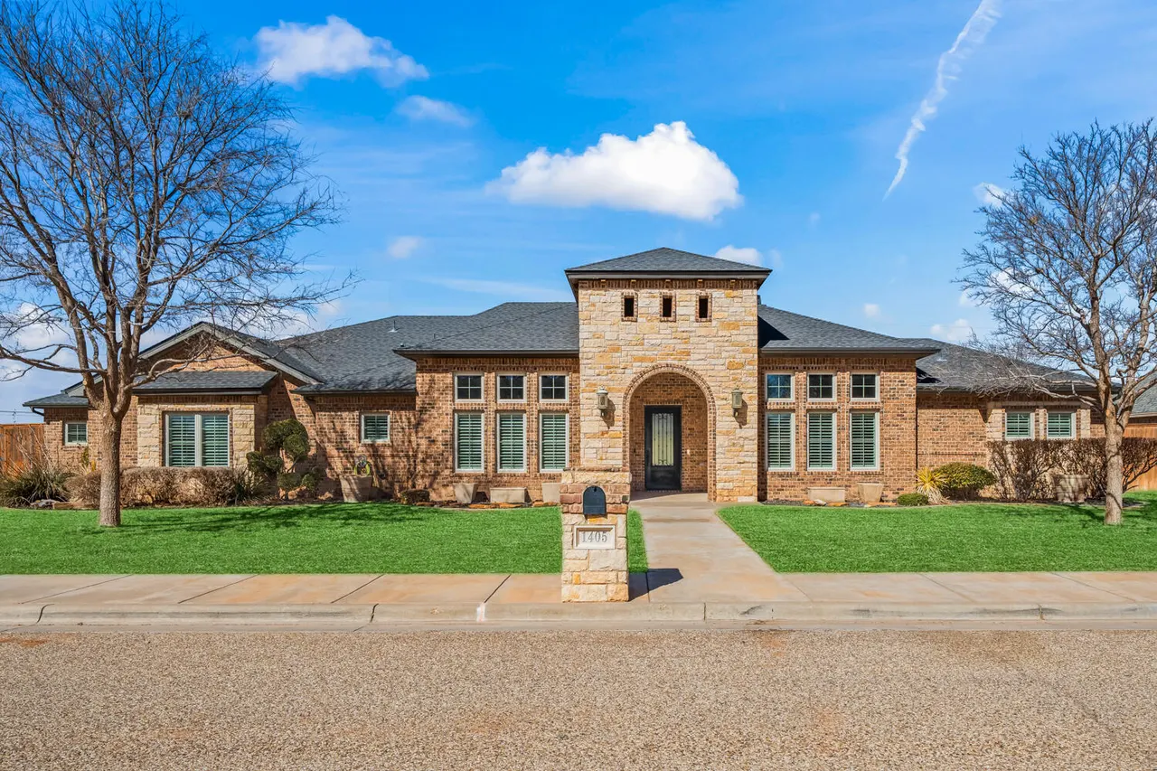 Front exterior — 1405 11th Place, Shallowater, TX 79363