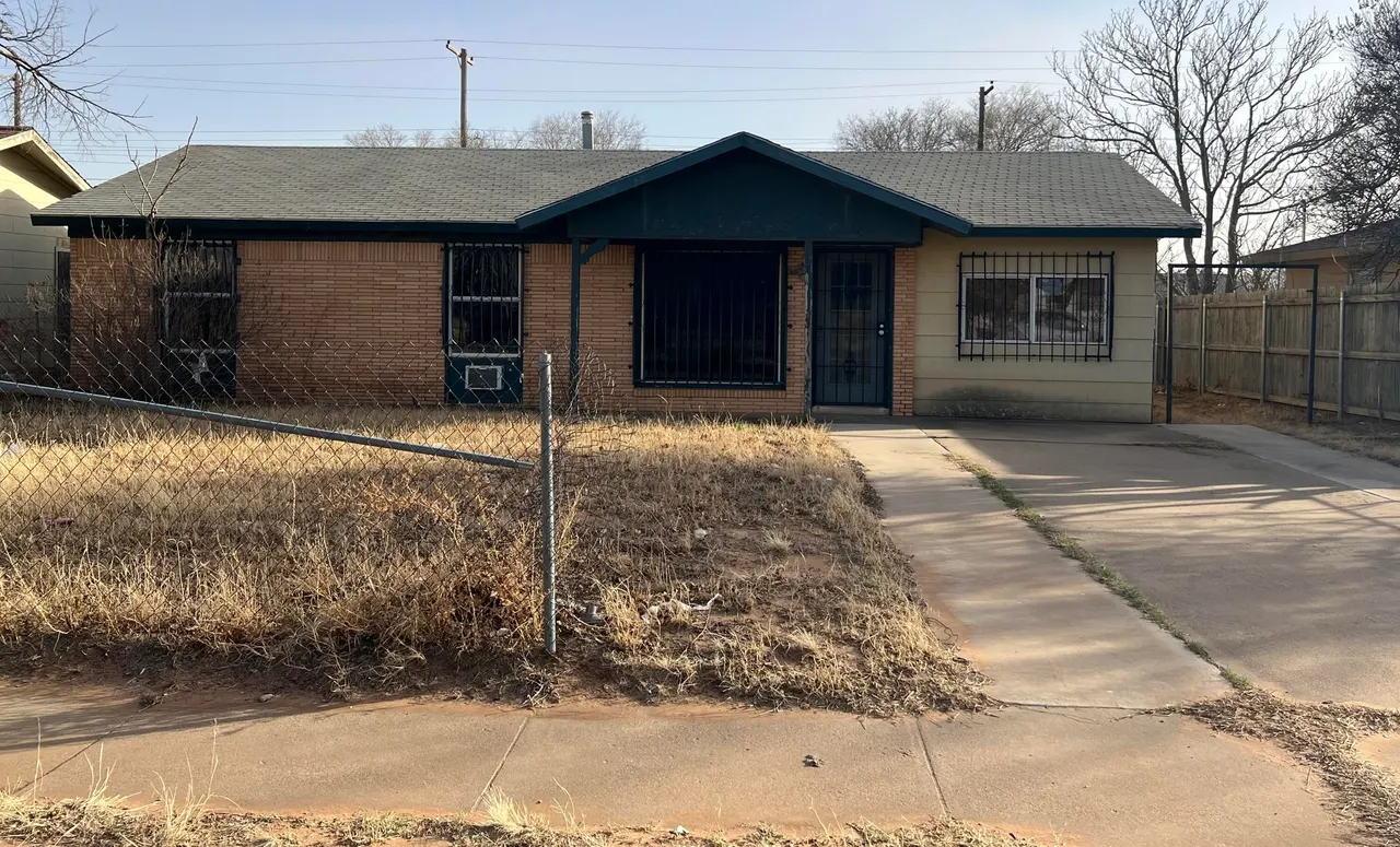 Front exterior — 1804 E 1st Place, Lubbock, TX 79403