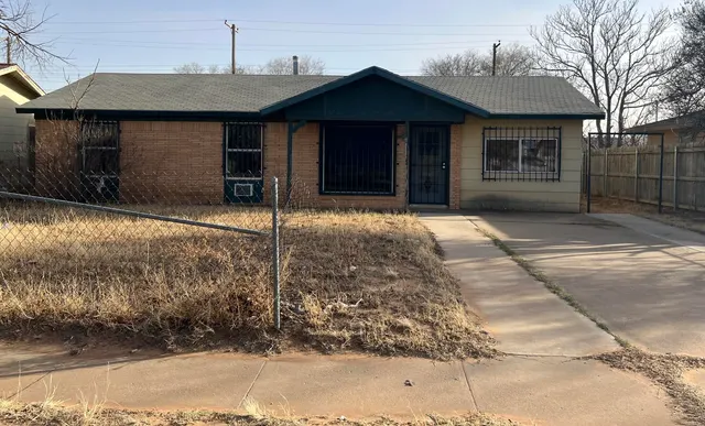 Front exterior — 1804 E 1st Place, Lubbock, TX 79403