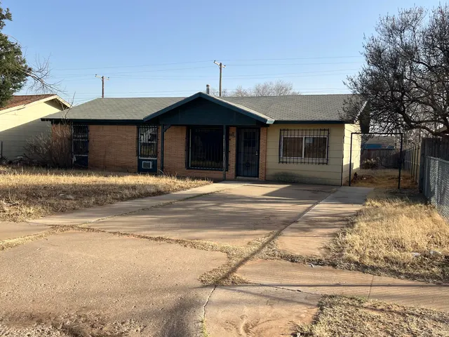 Photo 2 — 1804 E 1st Place, Lubbock, TX 79403