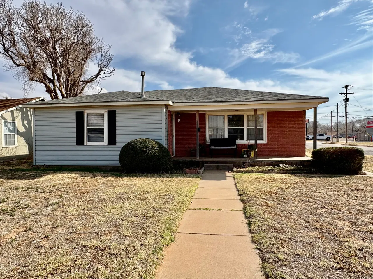 Front exterior — 702 E Lake Street, Brownfield, TX 79316