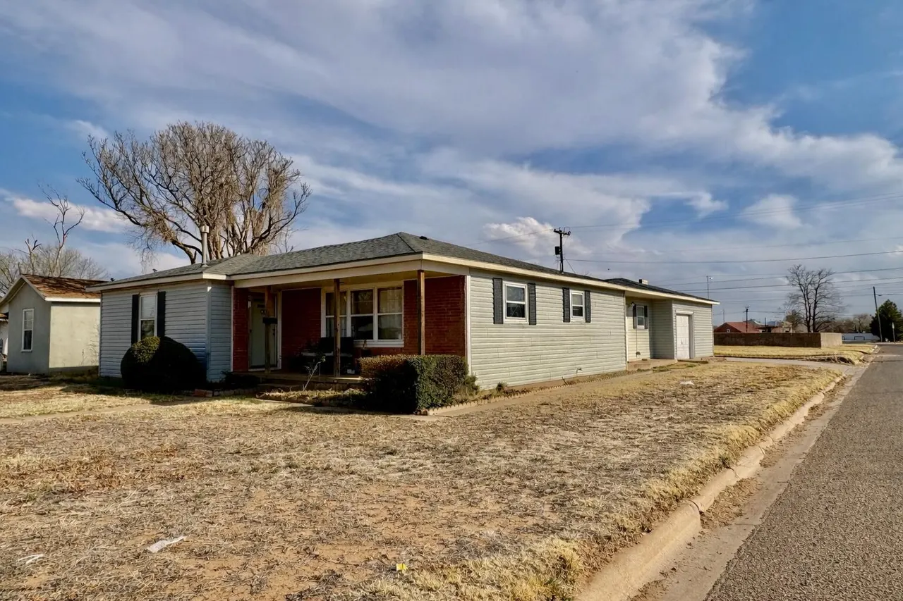 Photo 12 — 702 E Lake Street, Brownfield, TX 79316