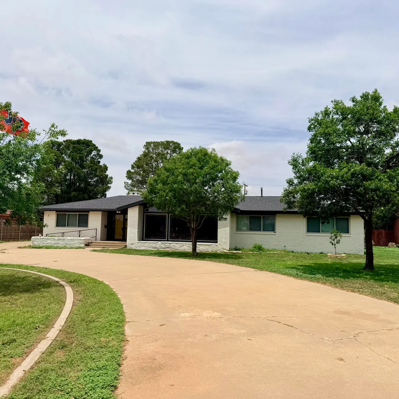 Photo 2 — 507 Clubview Drive, Levelland, TX 79336