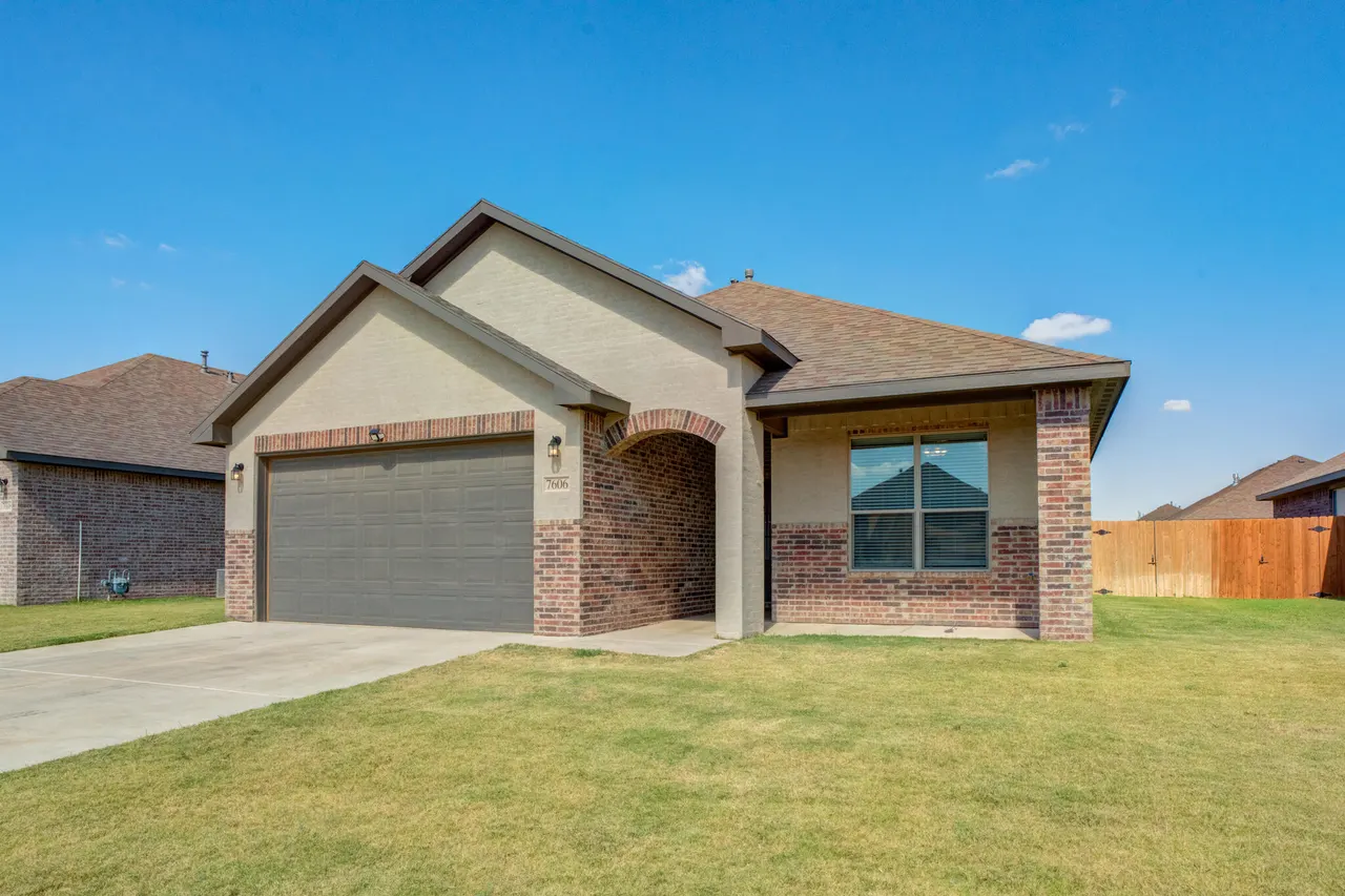 Photo 2 — 7606 61st Street, Lubbock, TX 79407