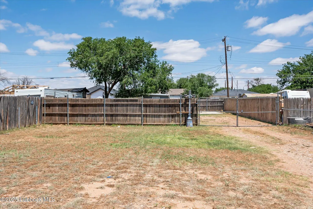 Photo 16 — 2910 Dartmouth Street, Lubbock, TX 79415
