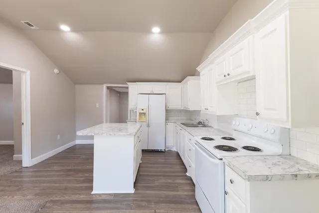 Photo 6 — 506 40th Street, Lubbock, TX 79404