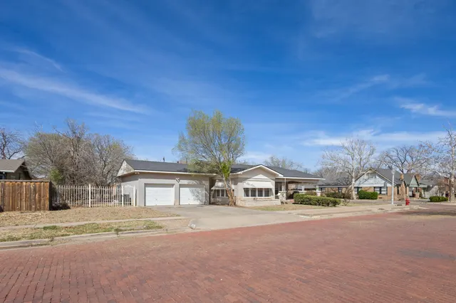 Photo 3 — 2202 16th Street, Lubbock, TX 79401