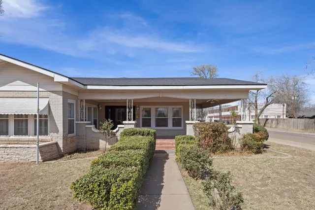 Photo 4 — 2202 16th Street, Lubbock, TX 79401