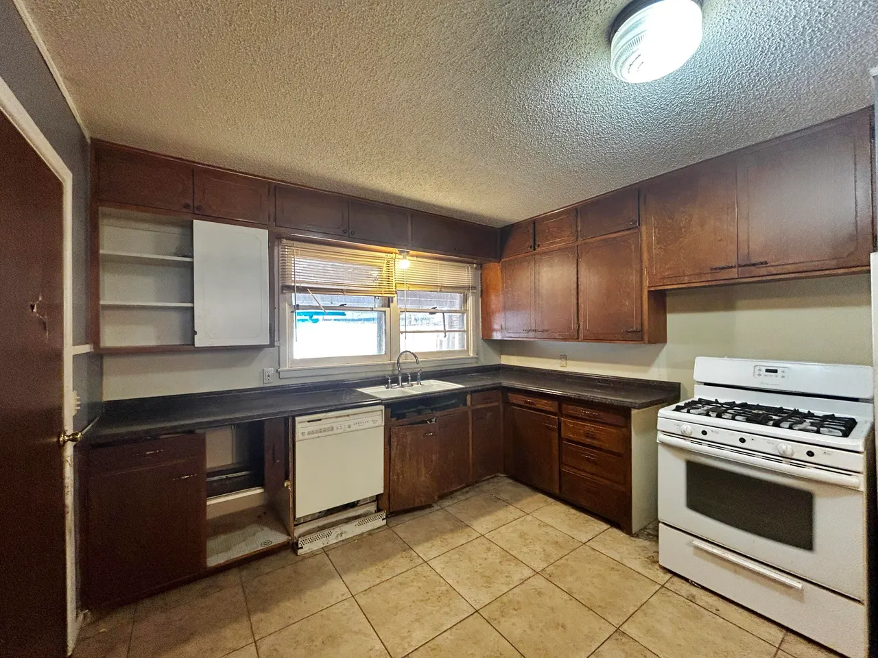 Photo 3 — 2008 46th Street, Lubbock, TX 79412