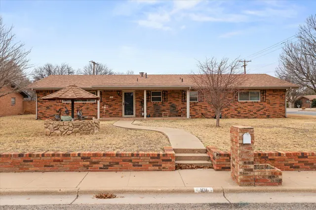 Front exterior — 101 Willowwood Lane, Levelland, TX 79336