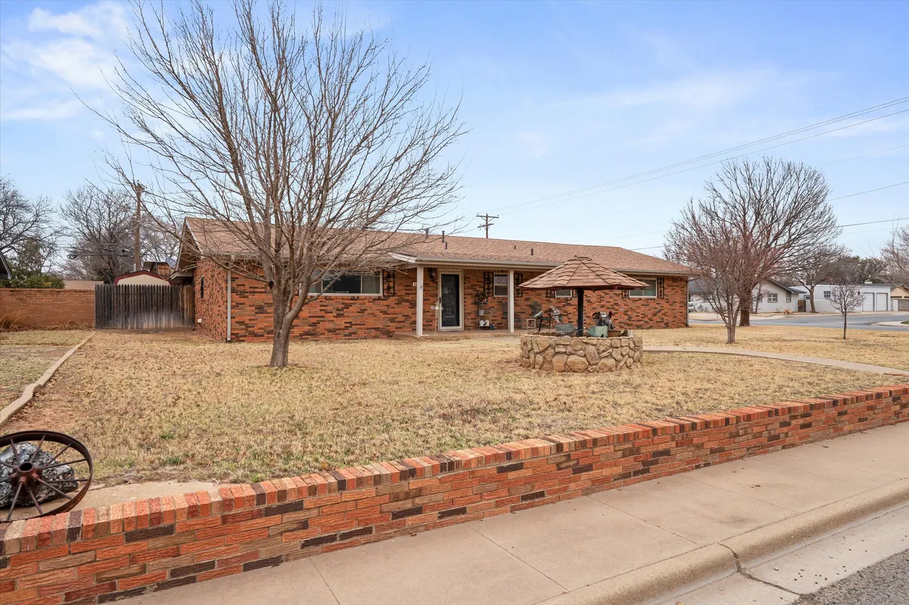 Photo 2 — 101 Willowwood Lane, Levelland, TX 79336