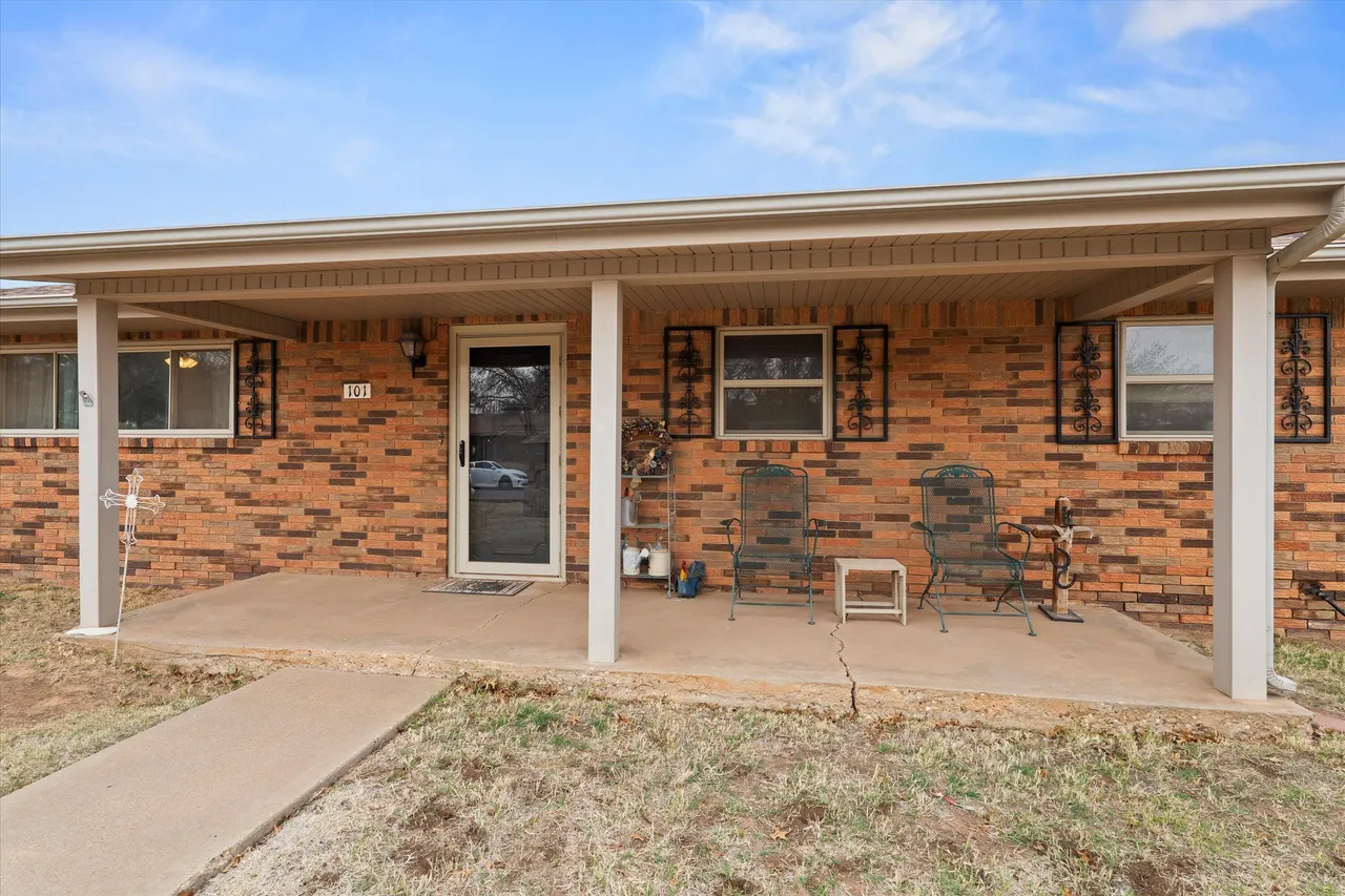 Photo 3 — 101 Willowwood Lane, Levelland, TX 79336