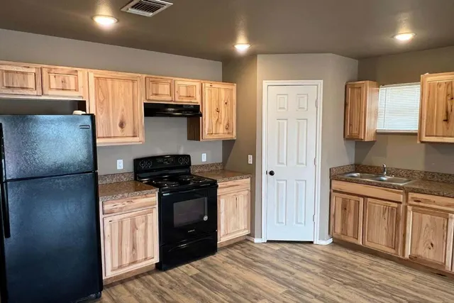 Photo 6 — 3602 E 3rd Place, Lubbock, TX 79403