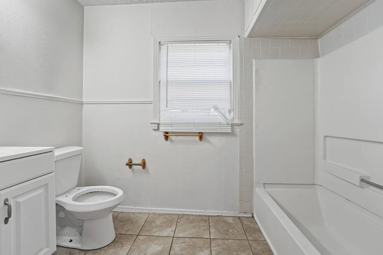 Photo 9 — 2216 30th Street, Lubbock, TX 79411