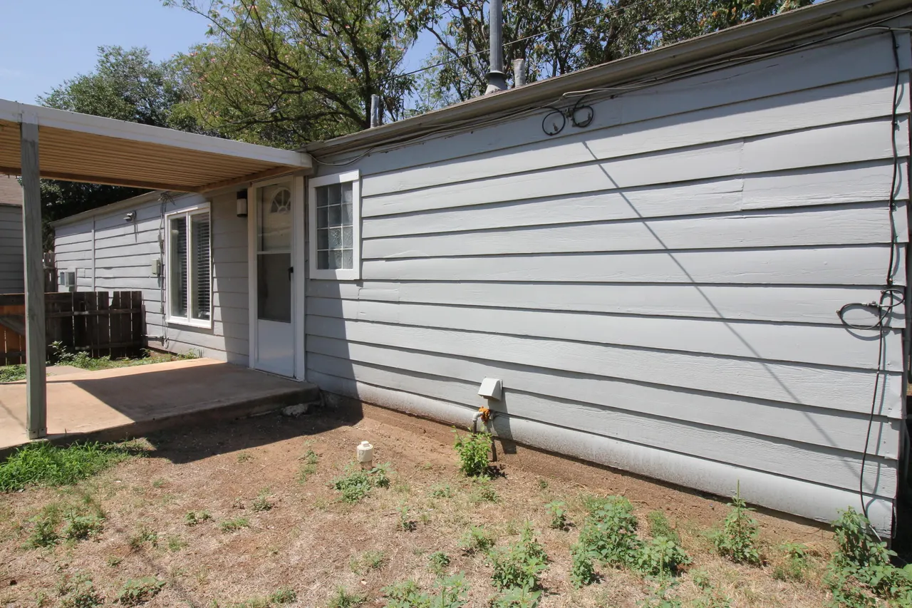 Photo 12 — 2216 30th Street, Lubbock, TX 79411