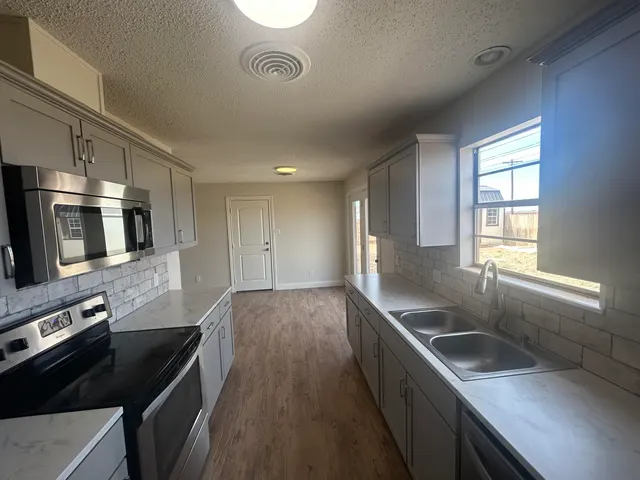Photo 7 — 111 Bobby Street, Levelland, TX 79336