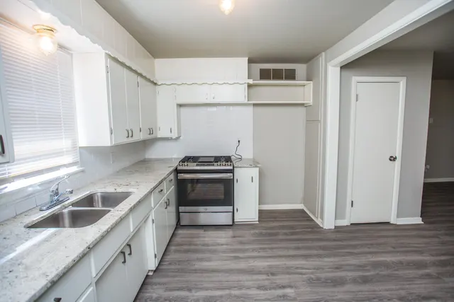 Photo 7 — 4629 Elgin Avenue, Lubbock, TX 79413