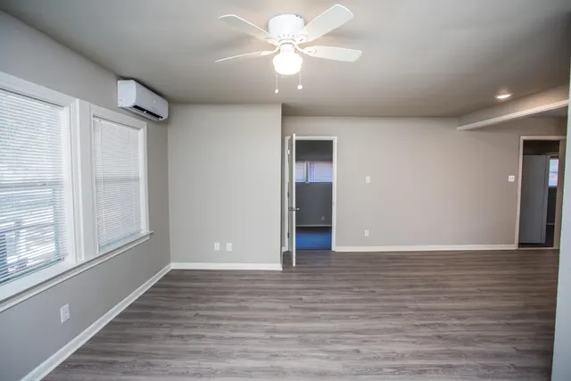 Photo 5 — 4629 Elgin Avenue, Lubbock, TX 79413