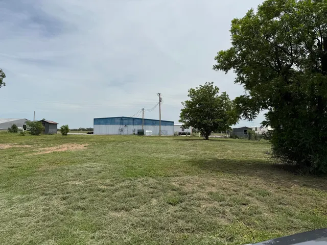 Photo 2 — 522 N 9th Street, Memphis, TX 79245