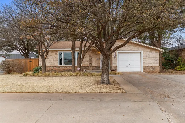 Front exterior — 1216 Avenue I, Levelland, TX 79336