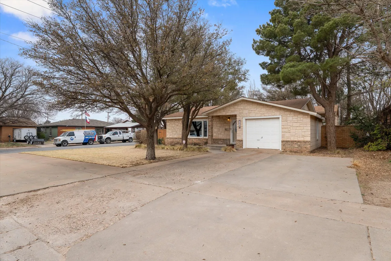 Photo 3 — 1216 Avenue I, Levelland, TX 79336