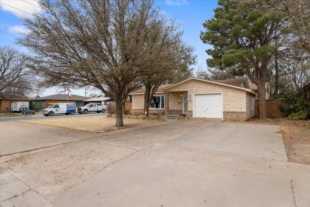 Photo 3 — 1216 Avenue I, Levelland, TX 79336