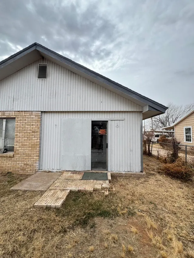 Front exterior — 3014 E Main Street, Lubbock, TX 79403