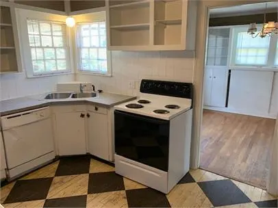 Photo 8 — 2411 30th Street, Lubbock, TX 79411